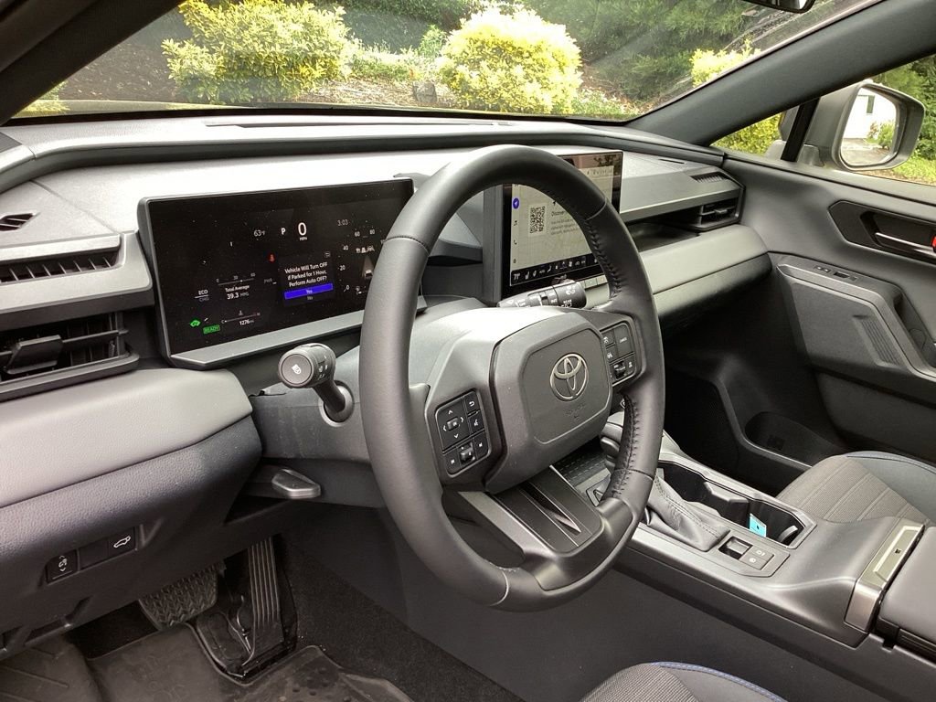 Used 2026 Toyota RAV4 SE w/ Convenience Package AWD/4WD image 11