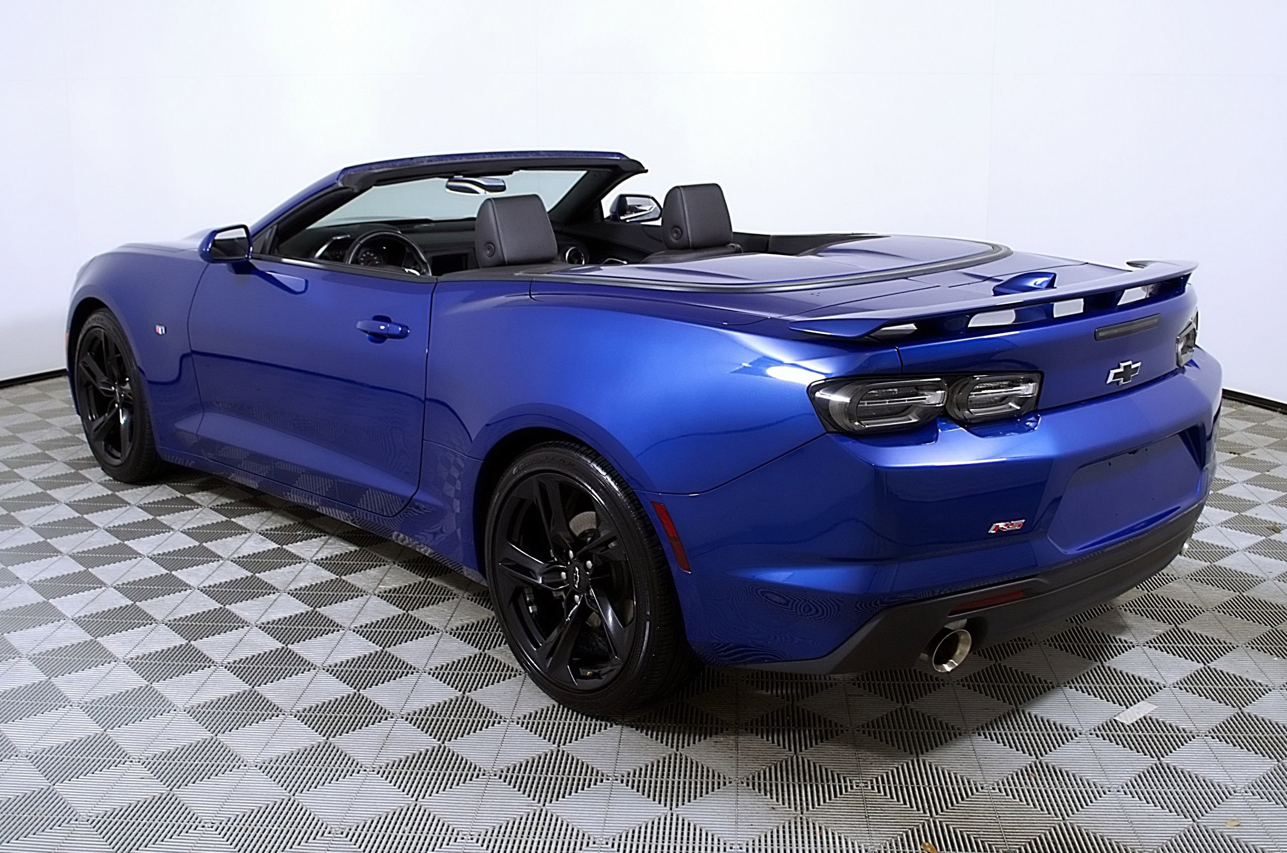 Used 2023 Chevrolet Camaro LT w/ RS Package image 9
