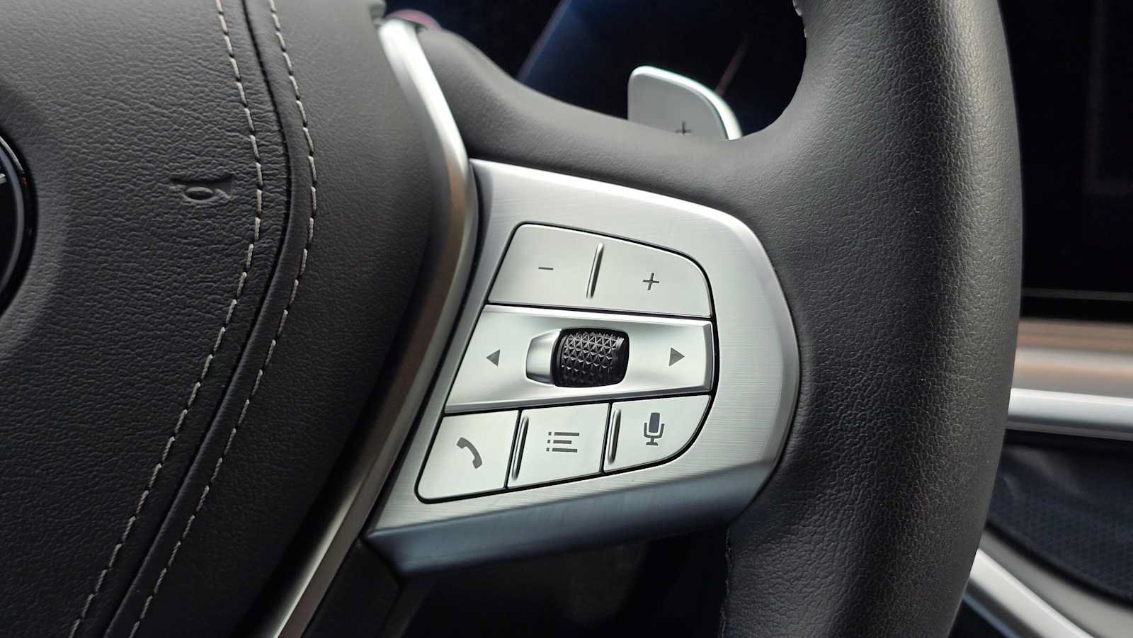 Used 2025 BMW X7 xDrive40i w/ Premium Package AWD/4WD image 29