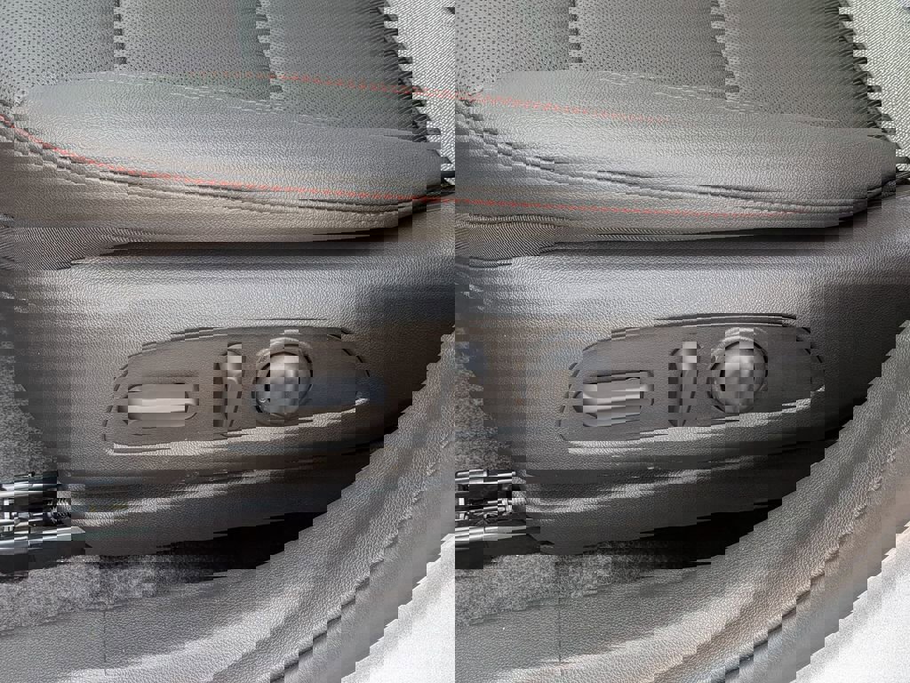 New 2026 Chevrolet Trax RS w/ Sunroof Package image 17