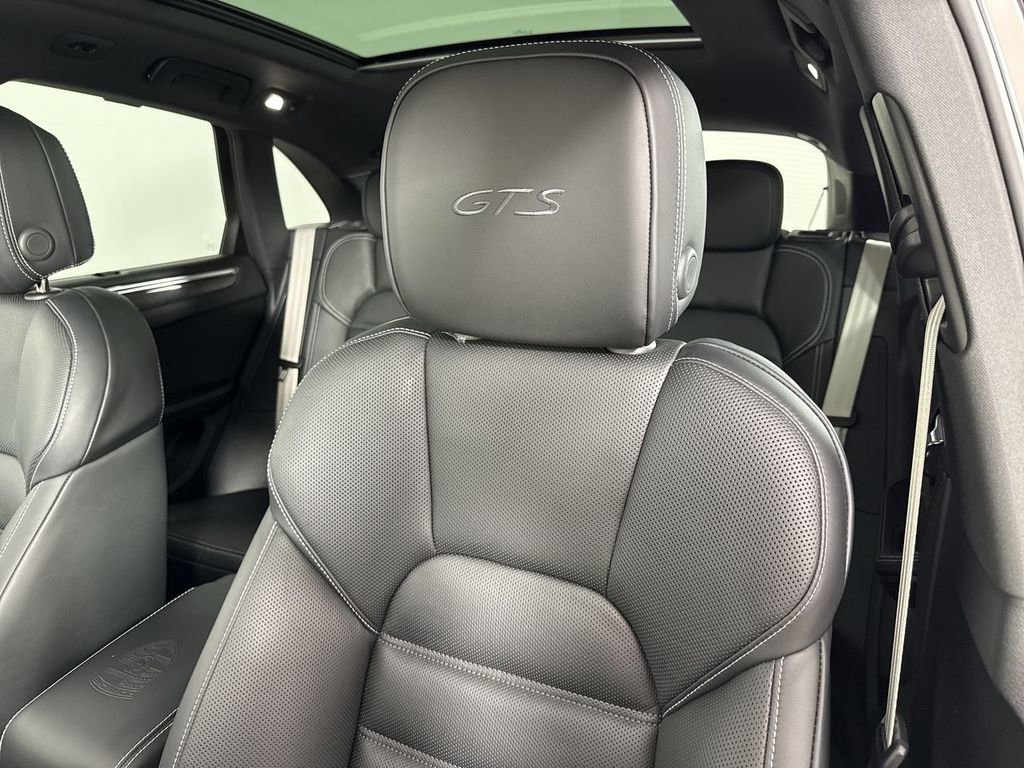 Certified 2025 Porsche Macan GTS AWD/4WD image 41