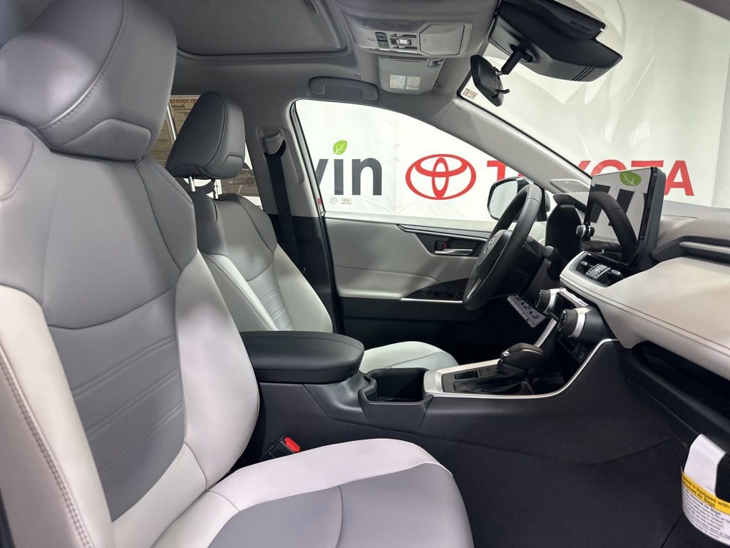 Used 2025 Toyota RAV4 XLE Premium image 10