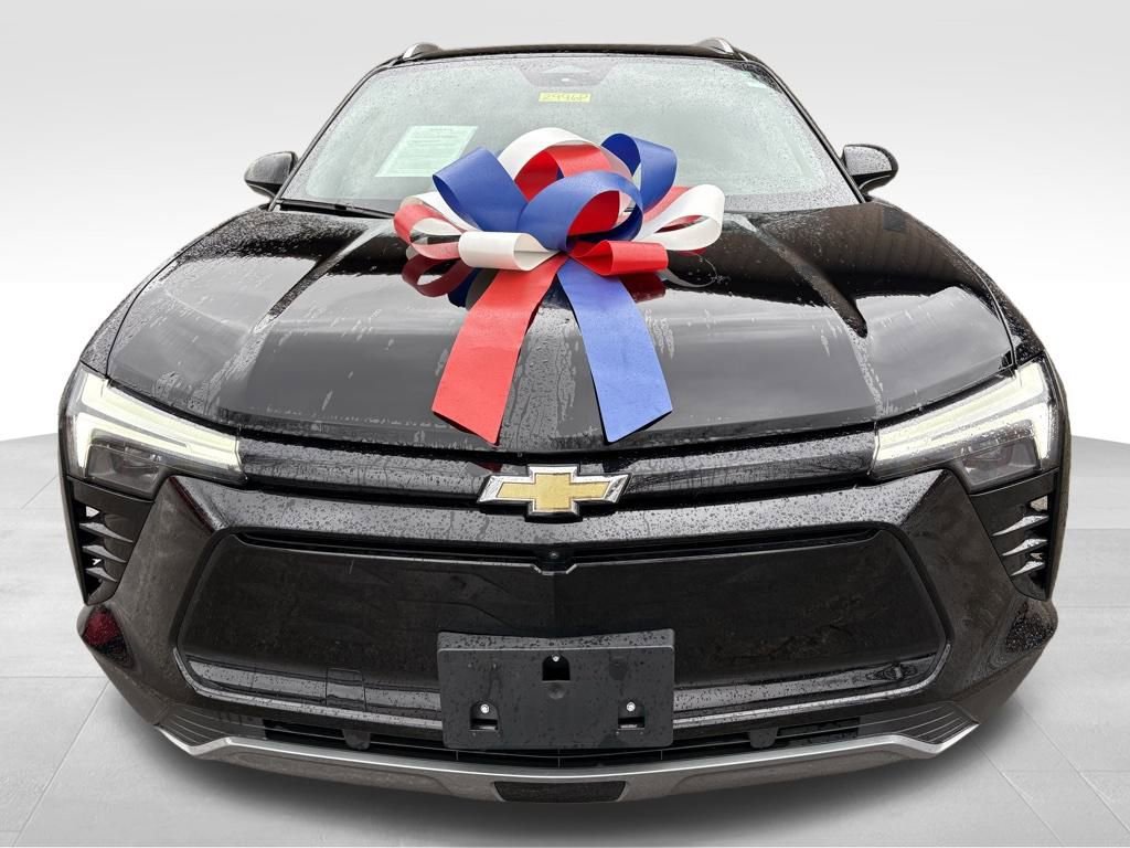 Used 2024 Chevrolet Blazer EV LT image 2