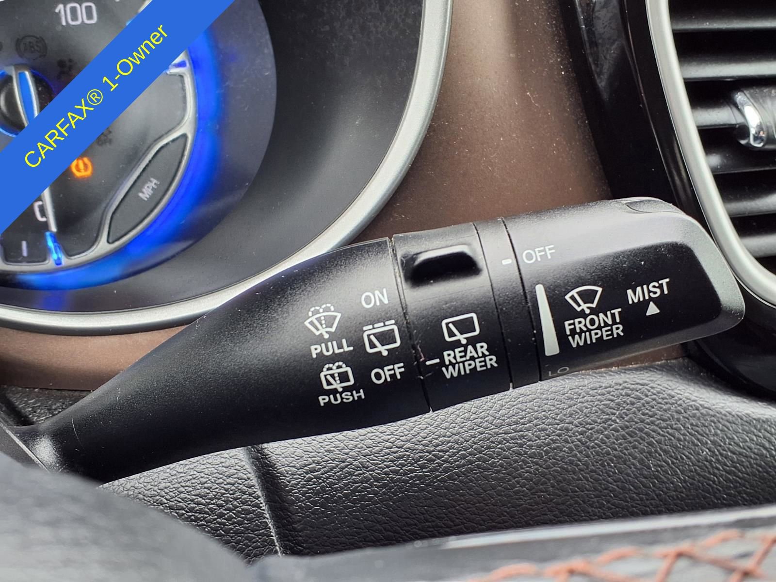Used 2018 Chrysler Pacifica Touring-L FWD image 19