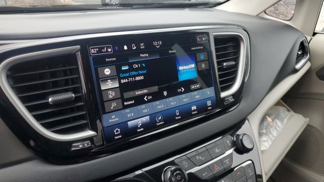 Certified 2024 Chrysler Pacifica Touring-L image 13