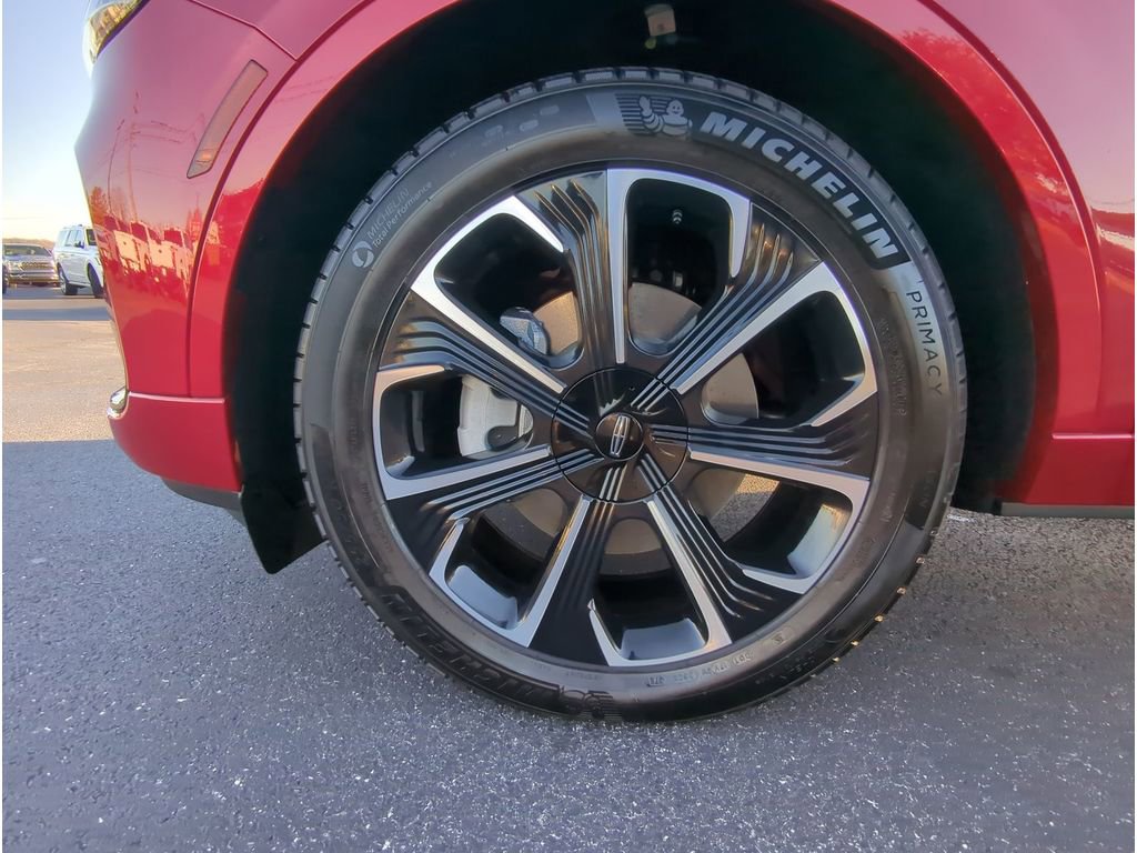 Used 2025 Lincoln Nautilus Reserve image 10