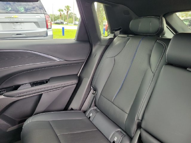 Certified 2024 Cadillac Lyriq Luxury AWD/4WD image 17
