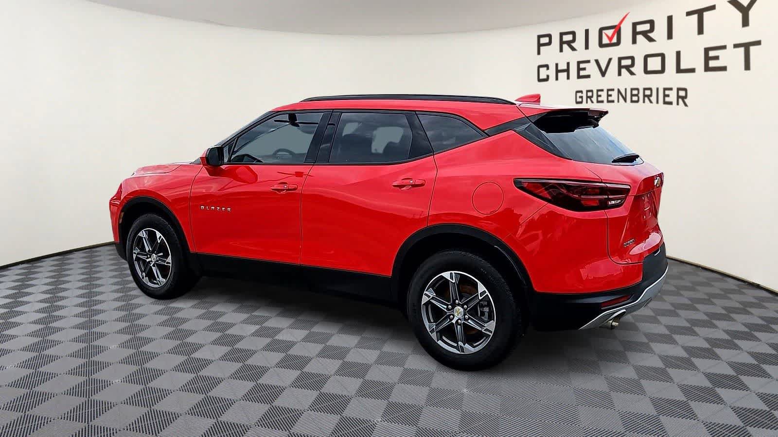 Used 2024 Chevrolet Blazer LT w/ Convenience Package FWD image 6