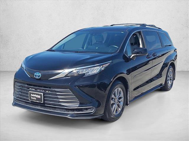 Used 2022 Toyota Sienna LE w/ LE Plus Package FWD image 2