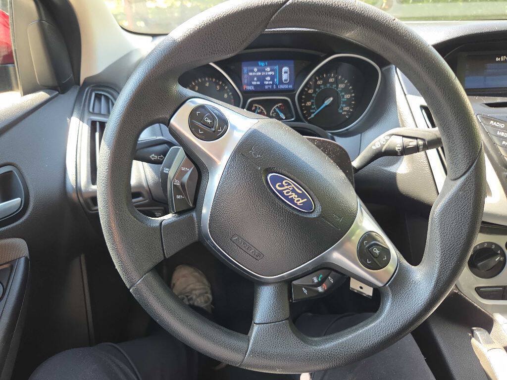 Used 2013 Ford Focus SE w/ SE Winter Pkg FWD image 24