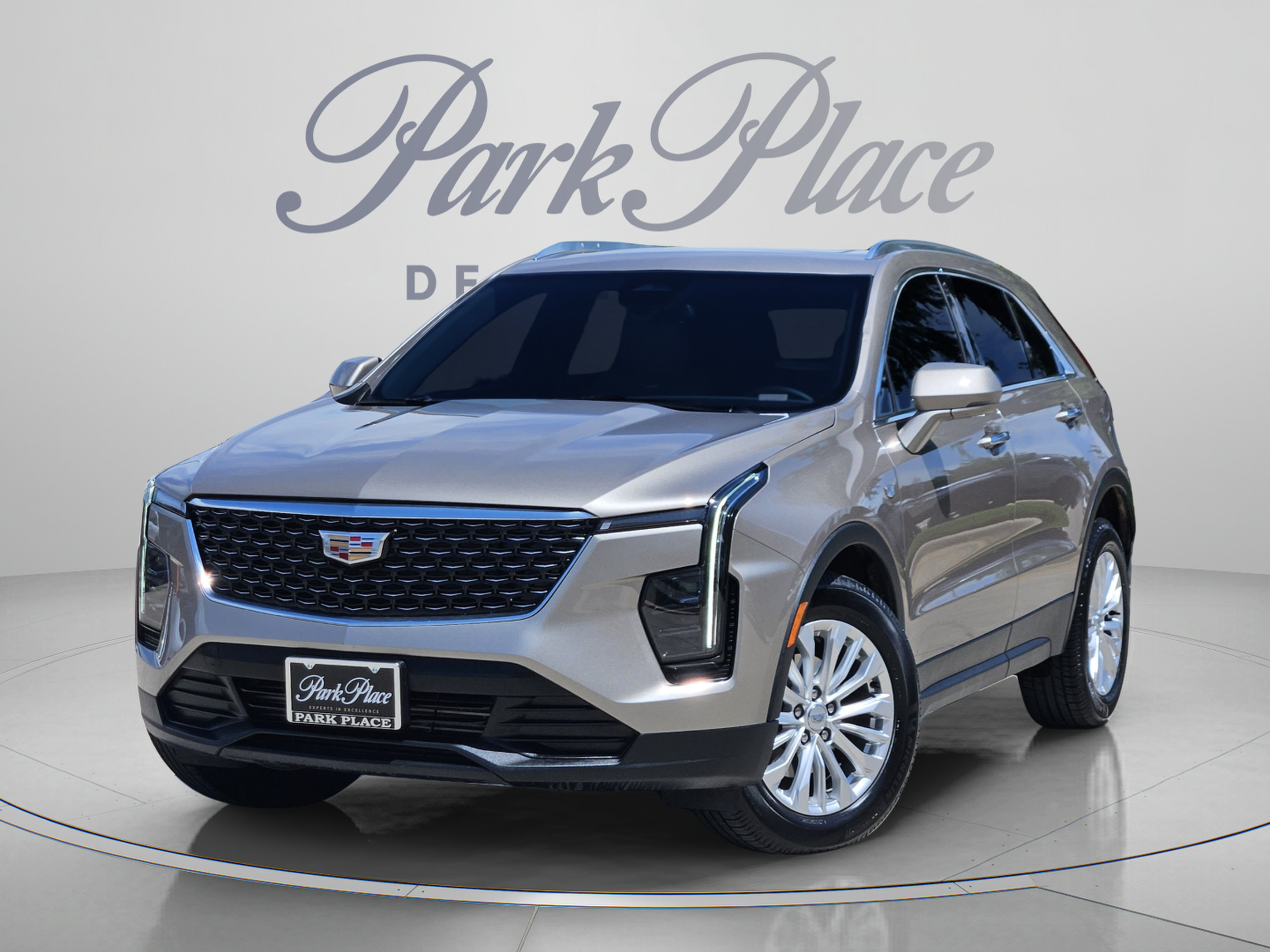 Used 2024 Cadillac XT4 Luxury w/ Cold Weather Package FWD image 1
