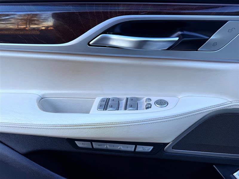 Used 2018 BMW 750i image 41