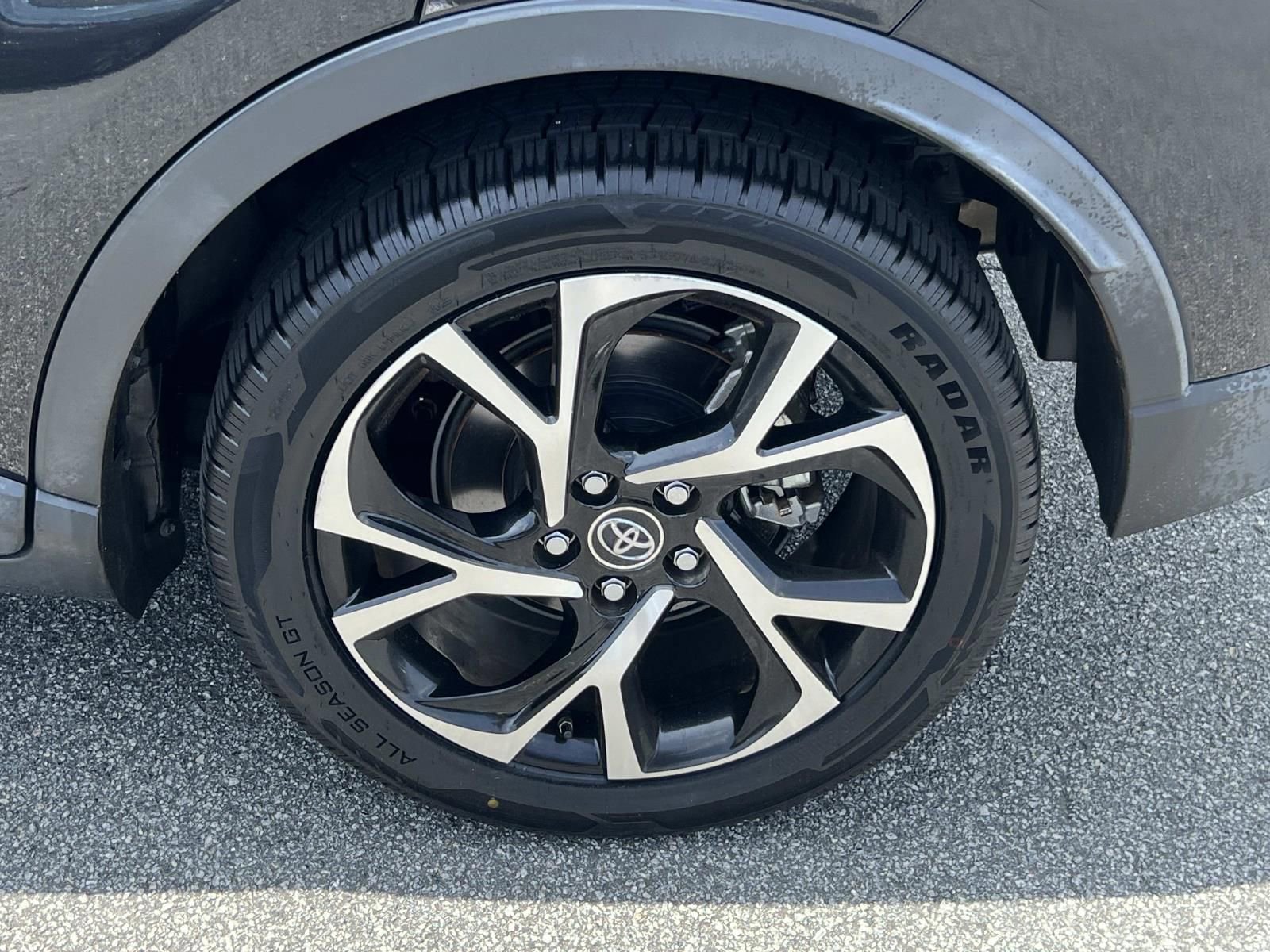 Used 2019 Toyota C-HR XLE FWD image 19