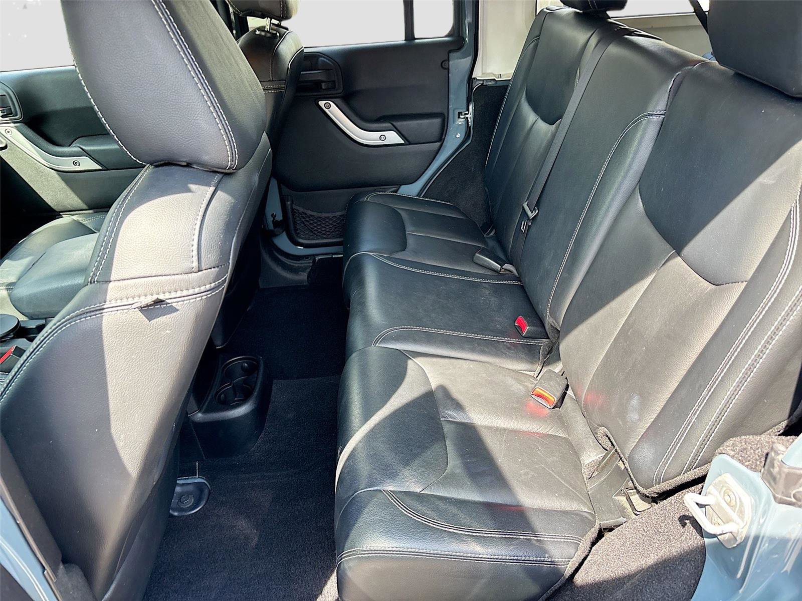 Used 2014 Jeep Wrangler Unlimited Rubicon w/ Connectivity Group AWD/4WD image 23