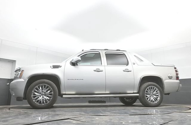 Used 2013 Chevrolet Avalanche LT AWD/4WD image 40