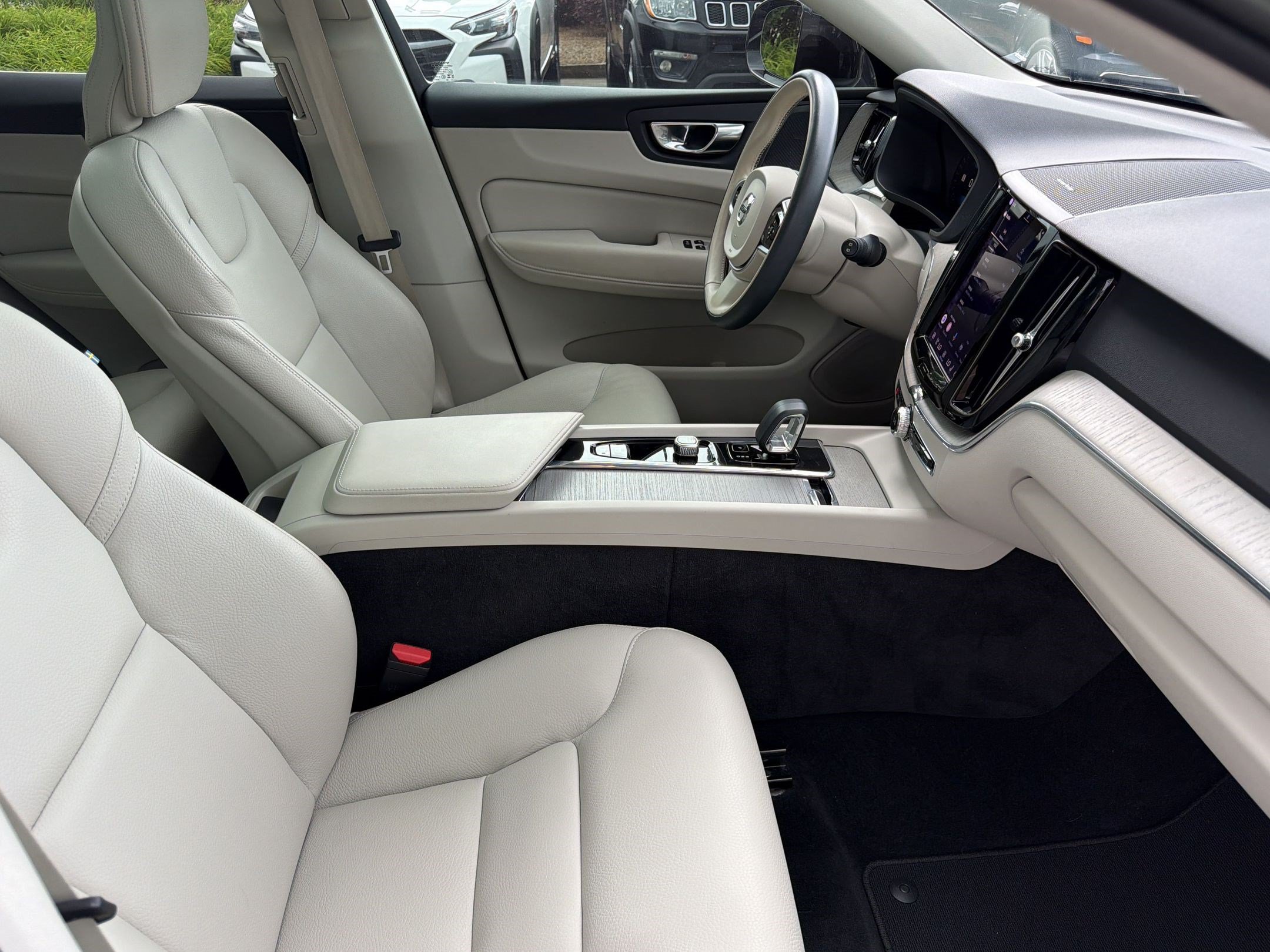 Used 2023 Volvo XC60 B5 Plus w/ Protection Package Premier FWD image 30