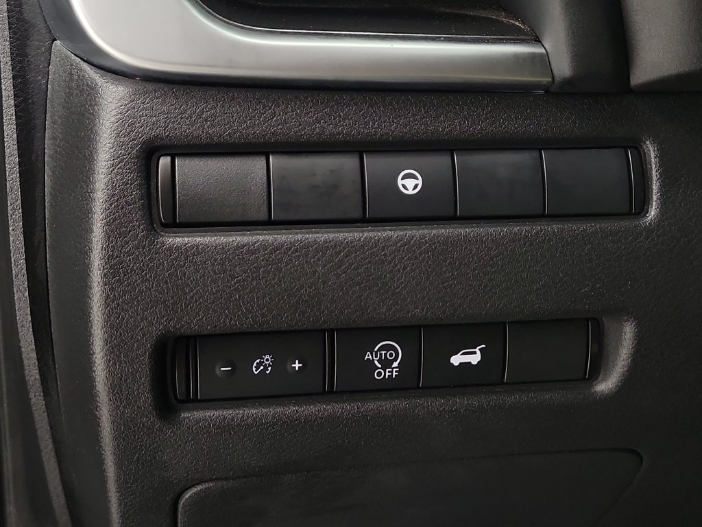 Used 2025 Nissan Rogue SV AWD/4WD image 11