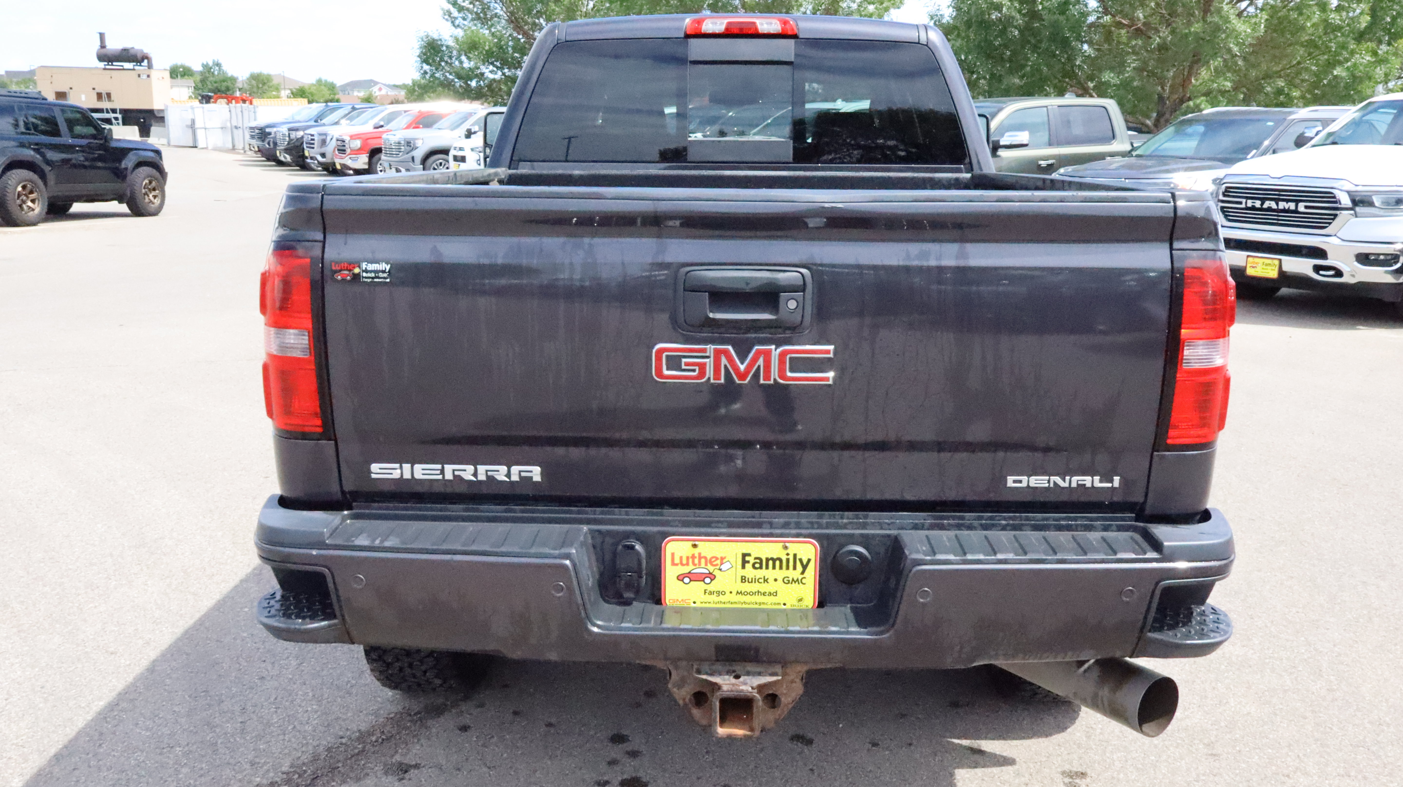Used 2015 GMC Sierra 2500 Denali w/ Duramax Plus Package AWD/4WD image 6