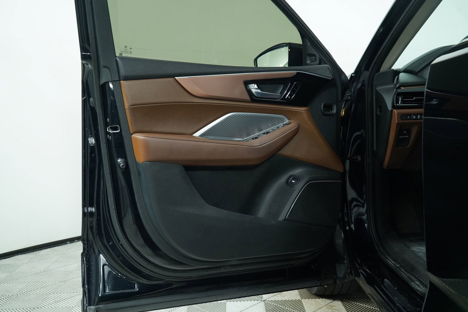Used 2022 Acura MDX FWD w/ Technology Package image 22
