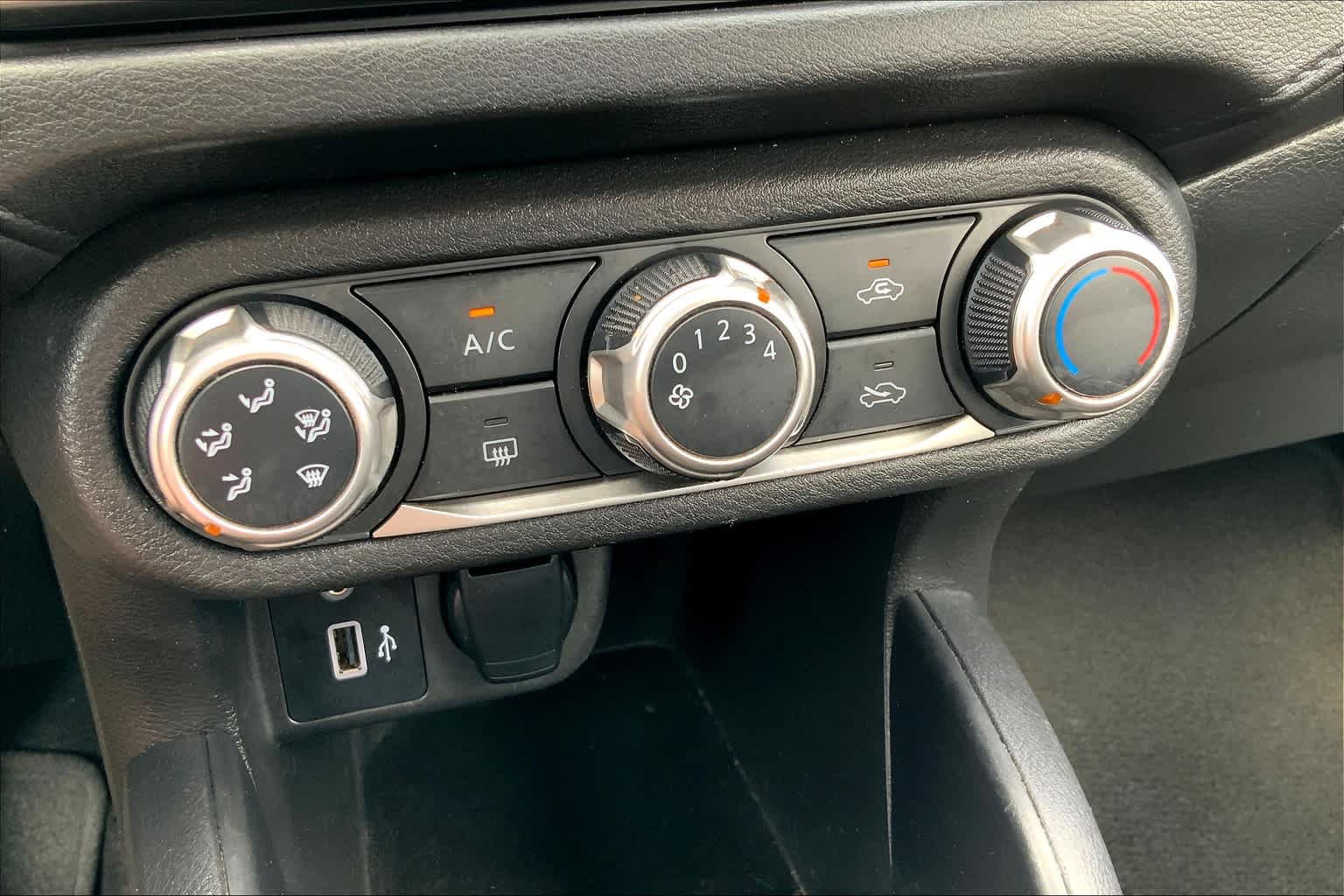 Used 2020 Nissan Versa S FWD image 33
