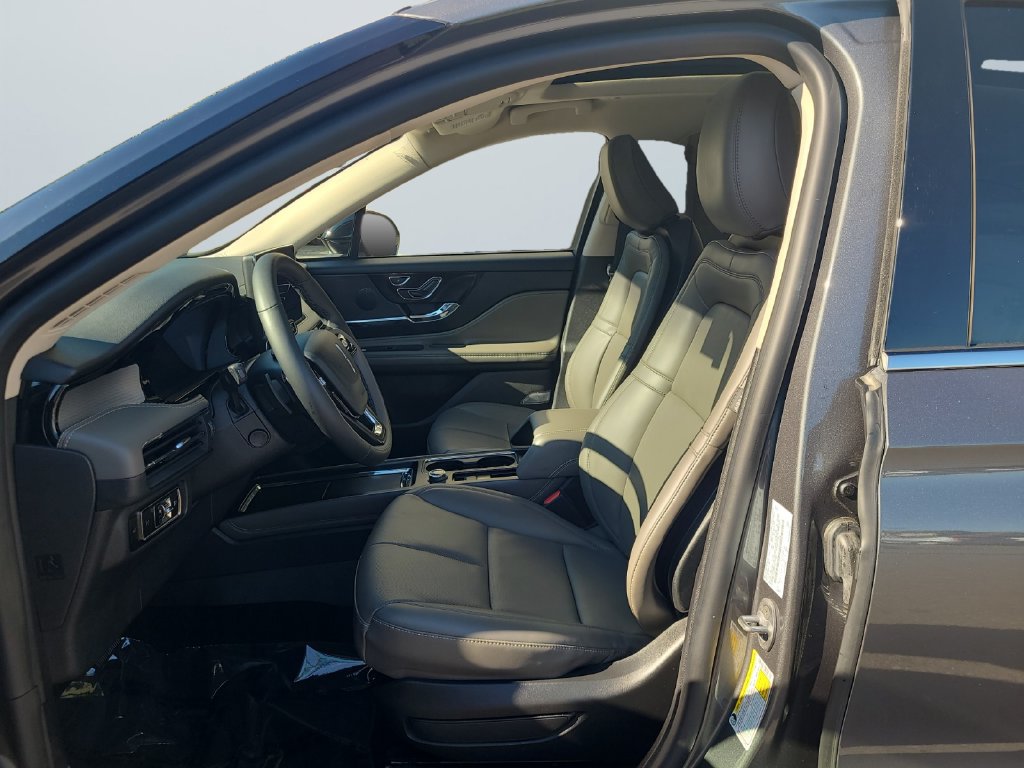 Used 2023 Lincoln Corsair AWD w/ Equipment Group 101A image 9