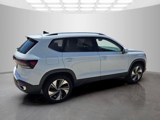 Used 2025 Volkswagen Taos SE AWD/4WD image 8