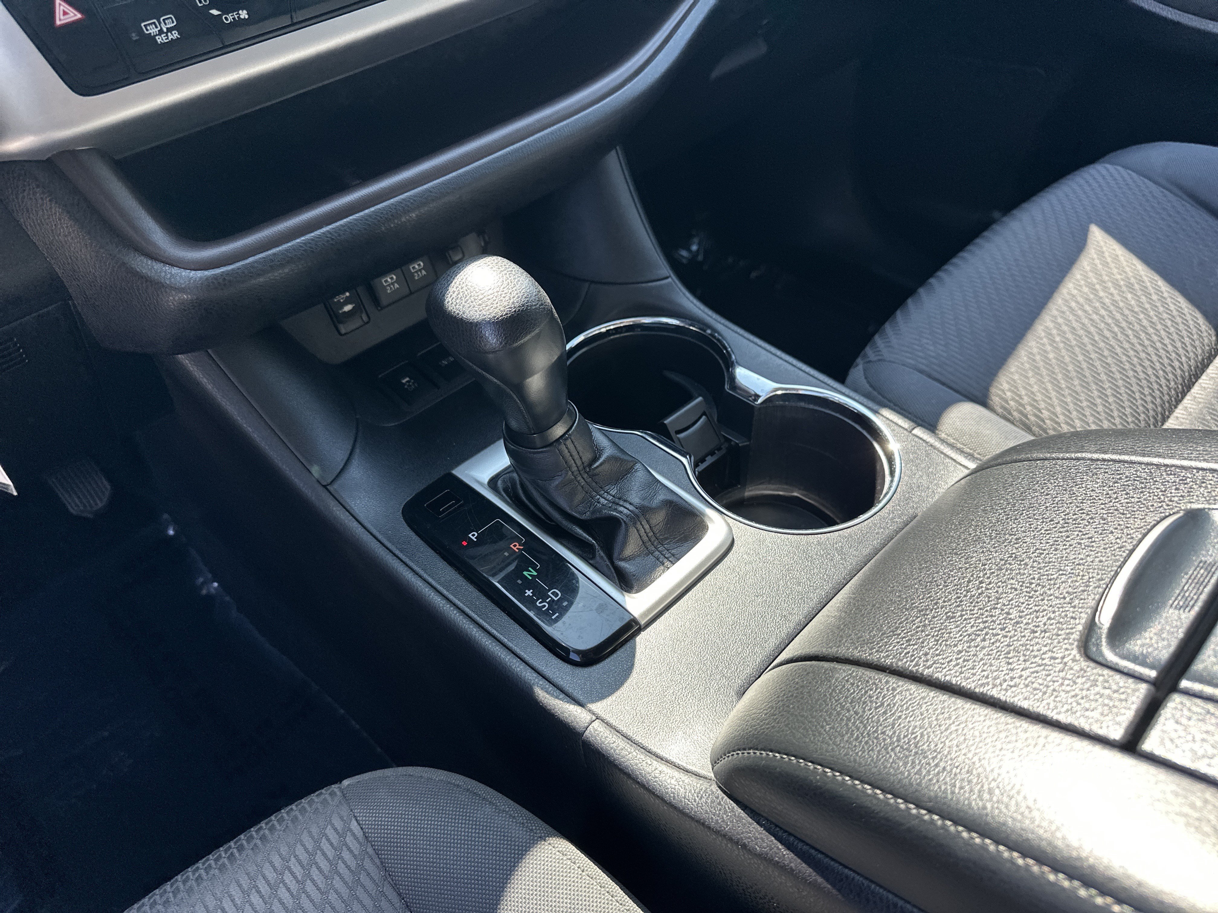Used 2017 Toyota Highlander LE FWD image 26