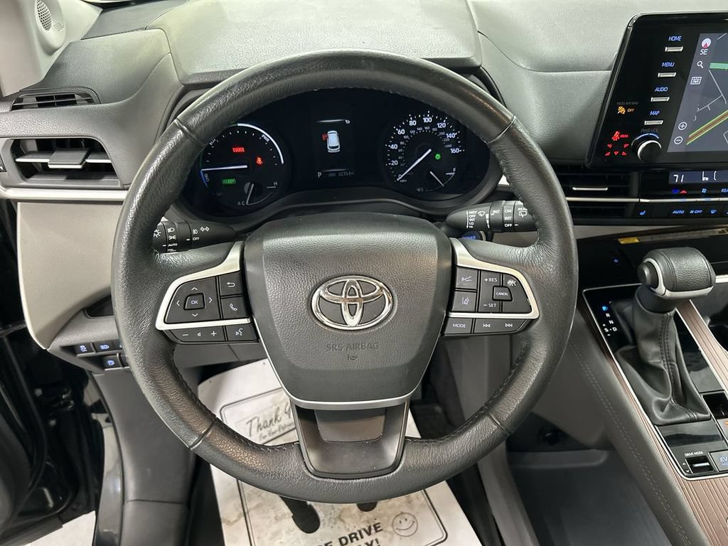 Used 2024 Toyota Sienna XLE w/ XLE Plus Package AWD/4WD image 4