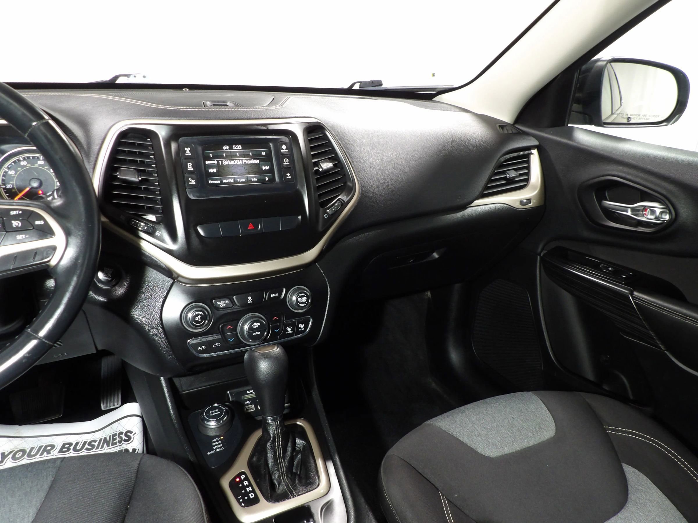 Used 2014 Jeep Cherokee Latitude w/ Comfort/Convenience Group AWD/4WD image 15