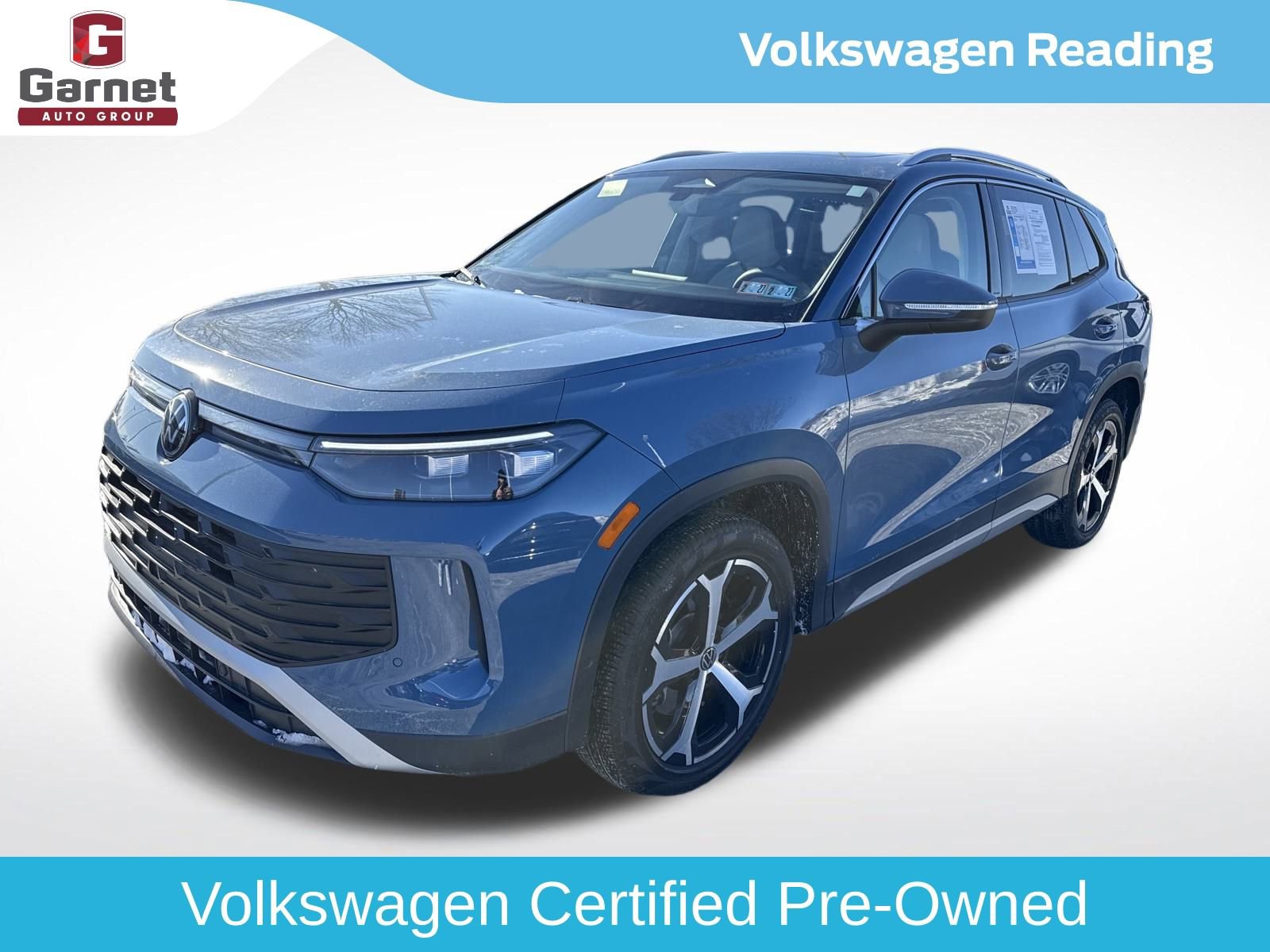 Used 2025 Volkswagen Tiguan SE AWD/4WD image 1