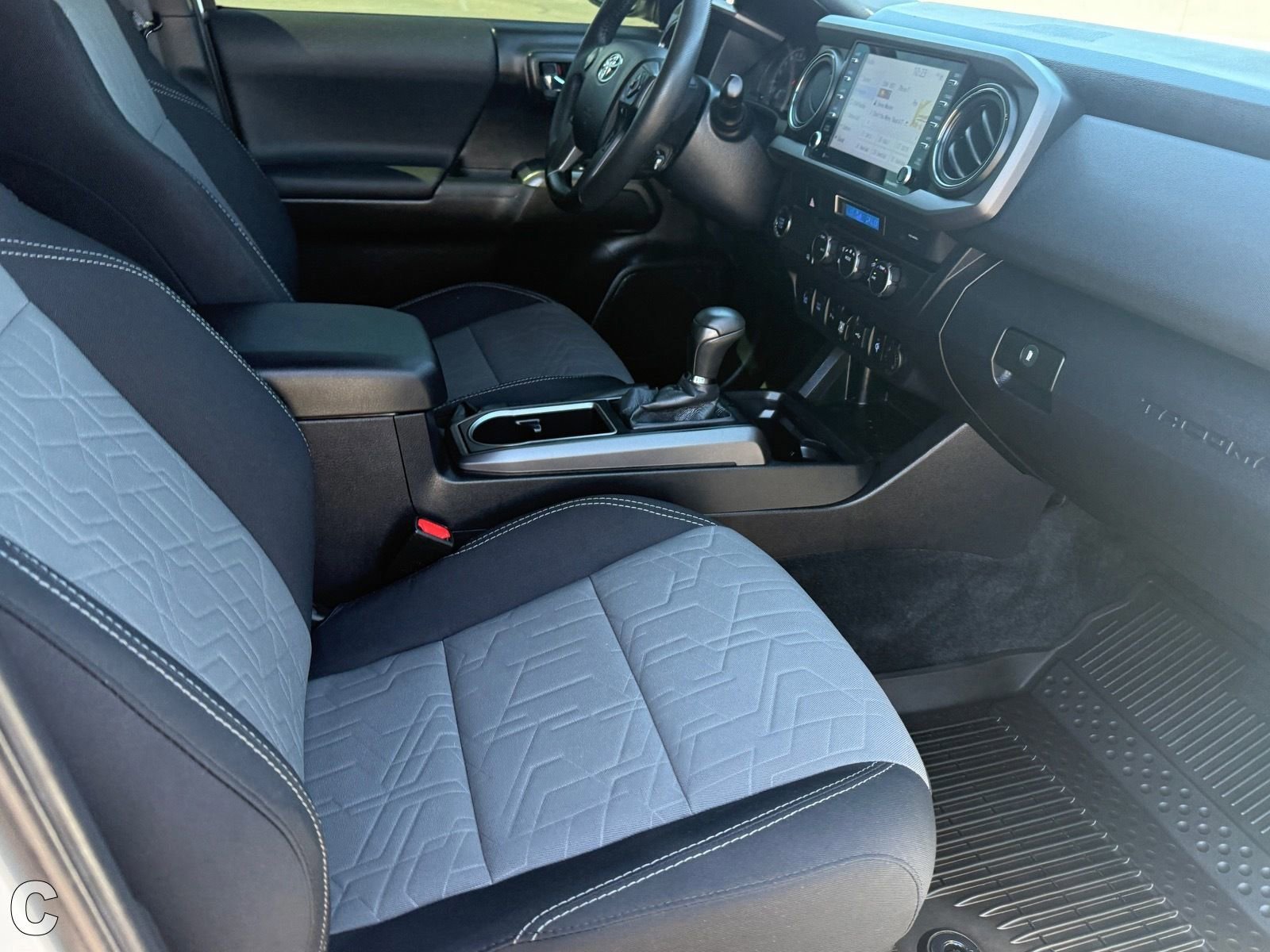 Used 2022 Toyota Tacoma TRD Off-Road w/ Technology Package RWD image 10