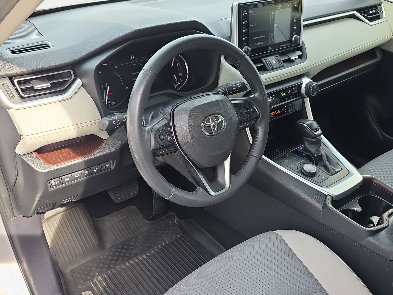 Used 2020 Toyota RAV4 Limited image 16