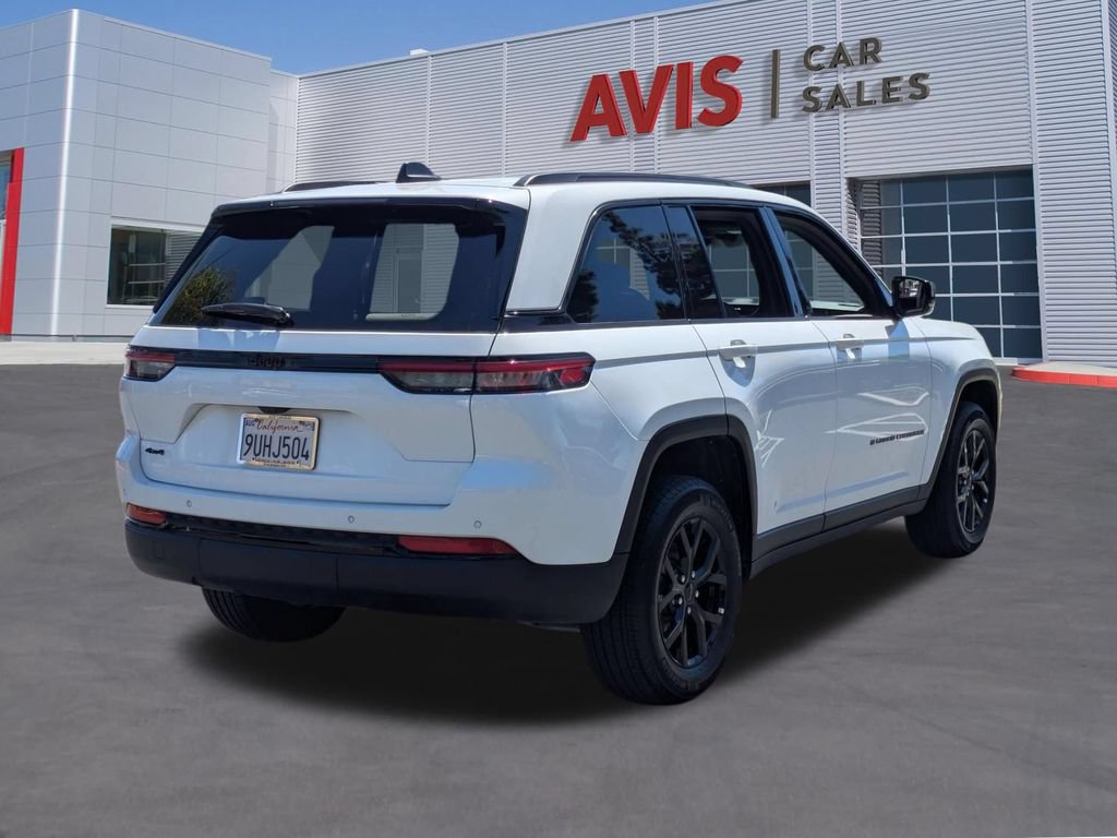Used 2025 Jeep Grand Cherokee Altitude AWD/4WD image 6