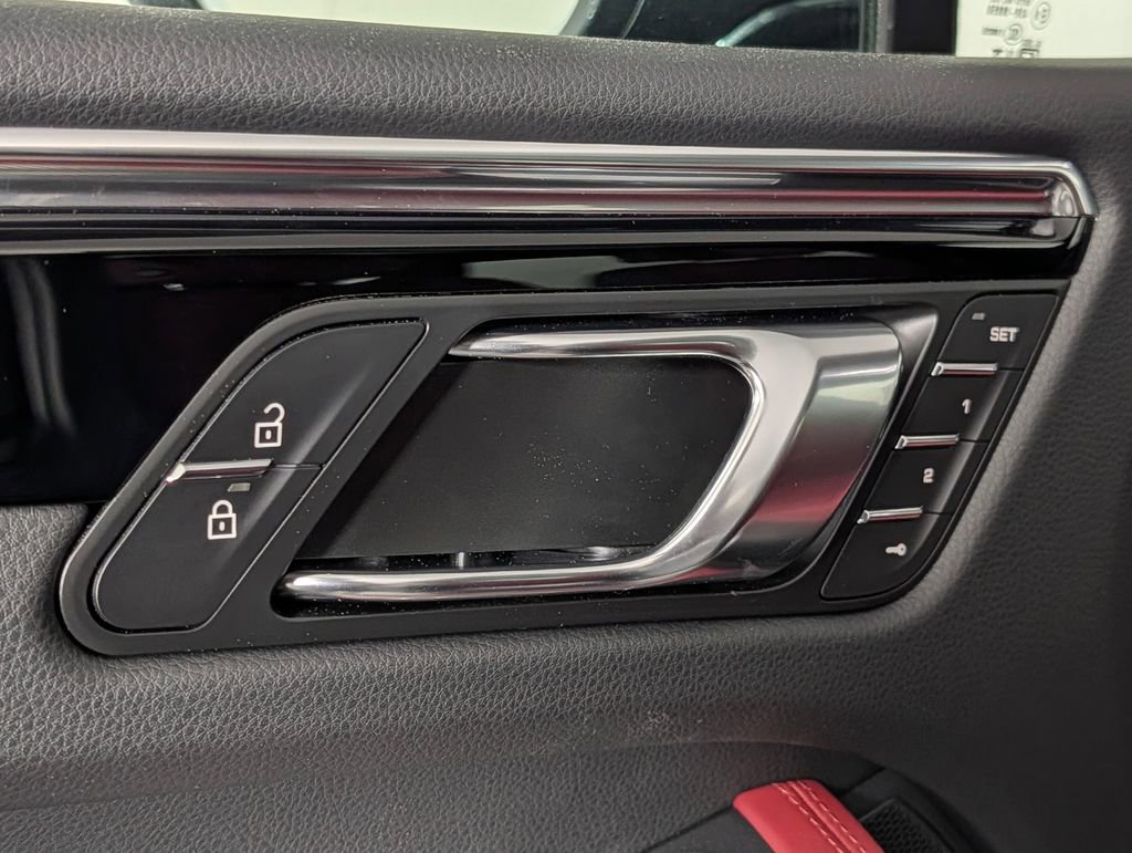 New 2026 Porsche Macan image 25