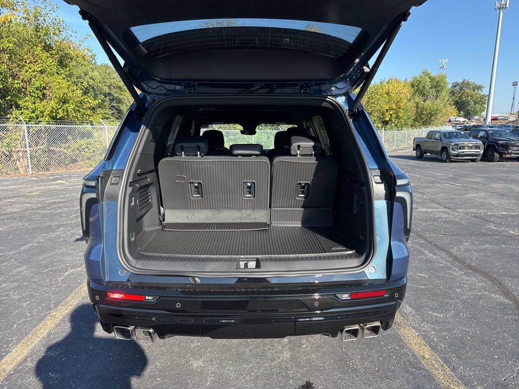 New 2026 Chevrolet Traverse RS w/ LPO, Floor Liner Package image 7