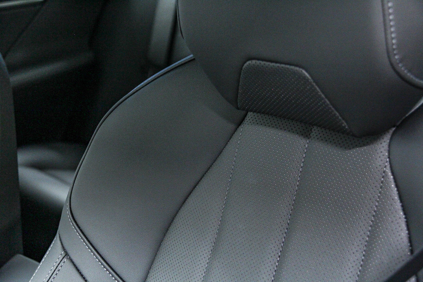 New 2026 BMW i5 eDrive40 w/ Convenience Package image 25