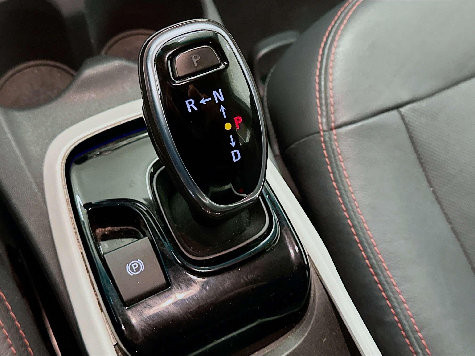 Used 2018 Chevrolet Bolt Premier w/ Driver Confidence II Package image 24