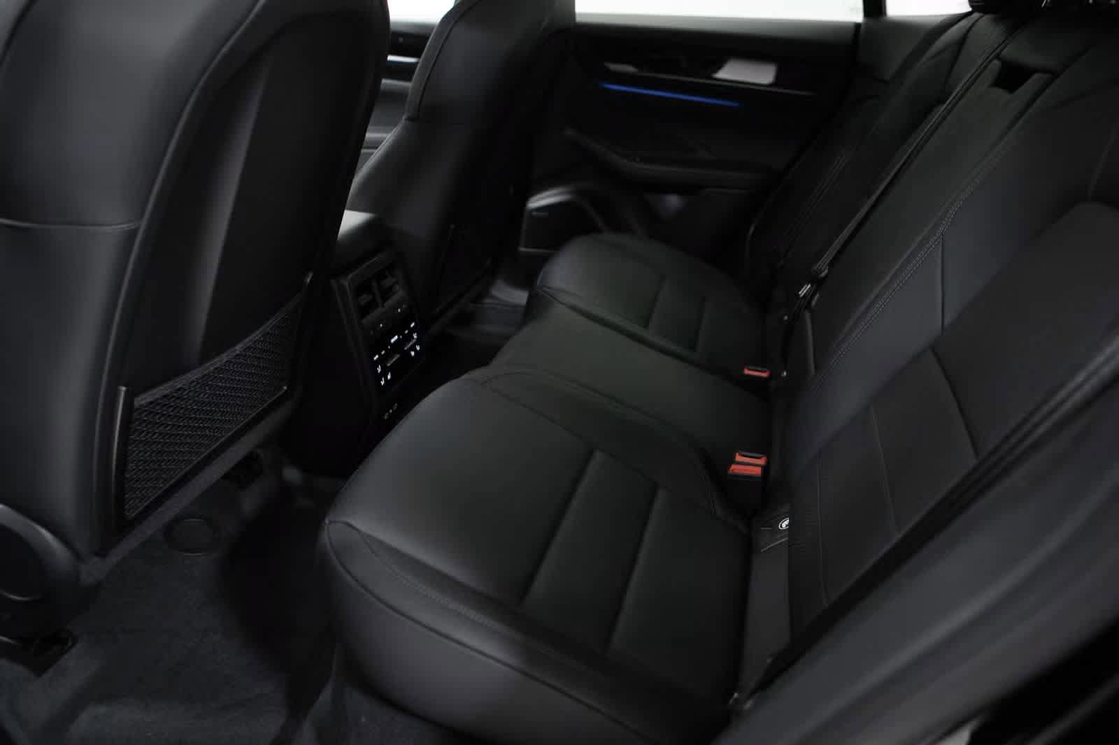Certified 2025 Porsche Macan 4 Electric AWD/4WD image 31