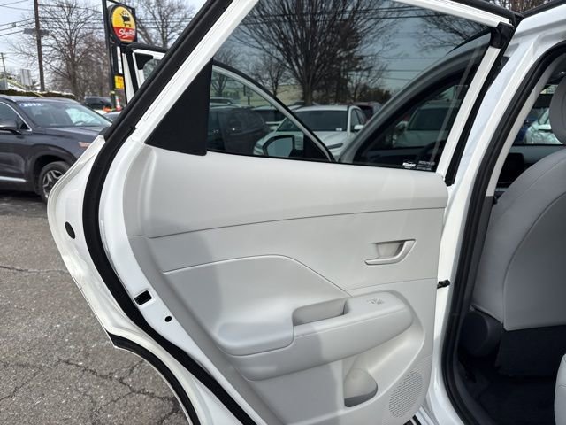Used 2025 Hyundai Kona SEL image 36