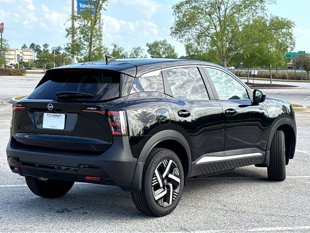 Used 2025 Nissan Kicks SV image 17