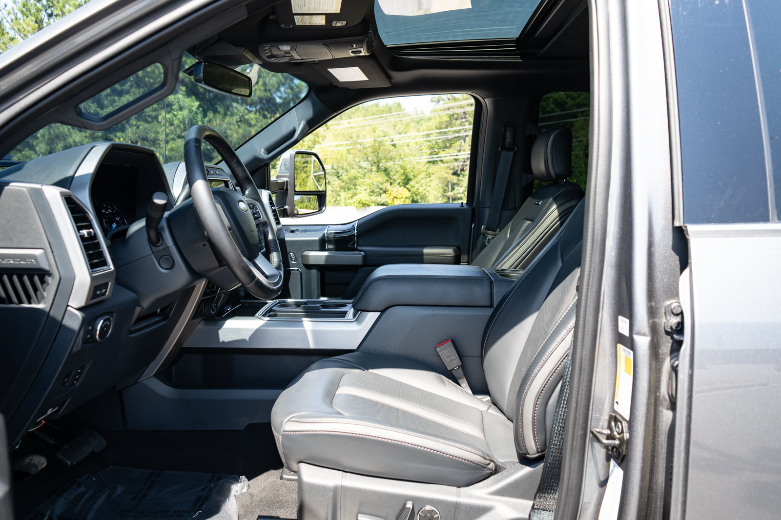 Used 2022 Ford F450 Platinum w/ FX4 Off-Road Package AWD/4WD image 29