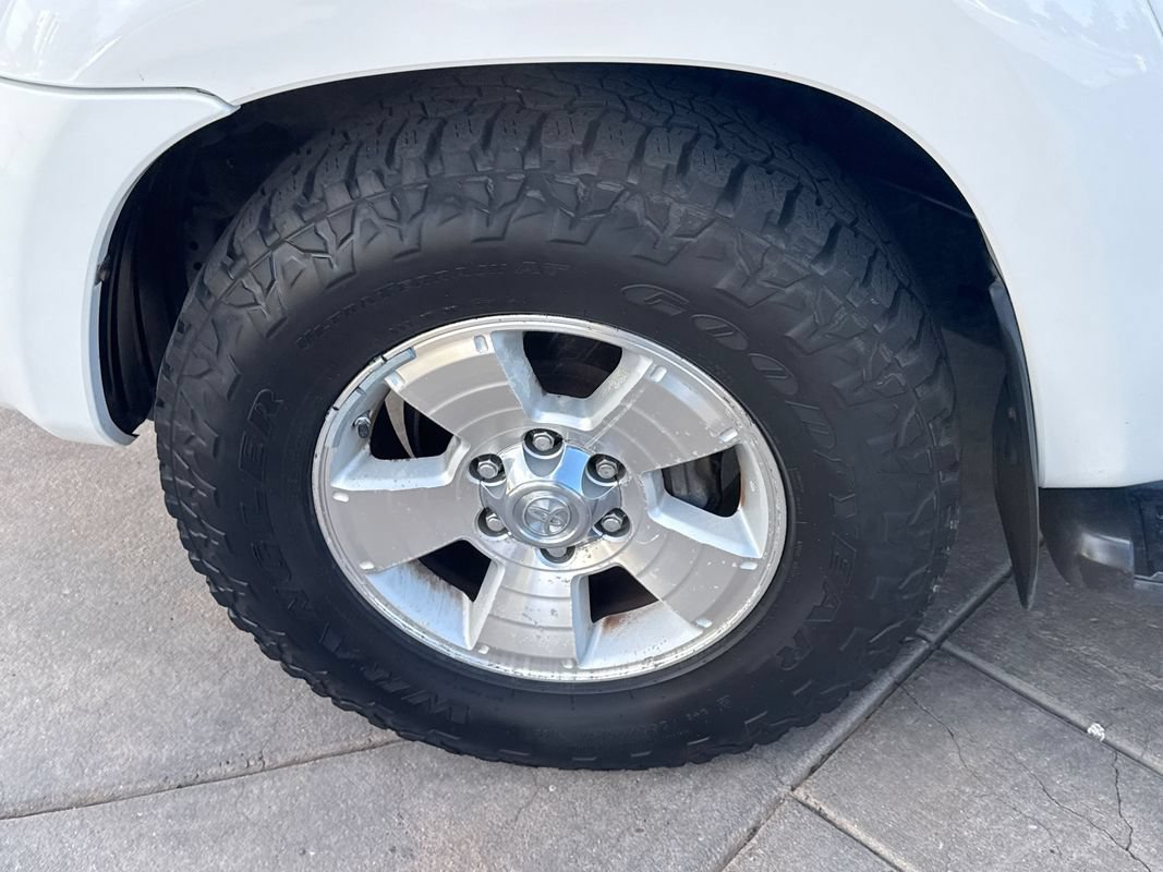 Used 2006 Toyota 4Runner SR5 AWD/4WD image 11