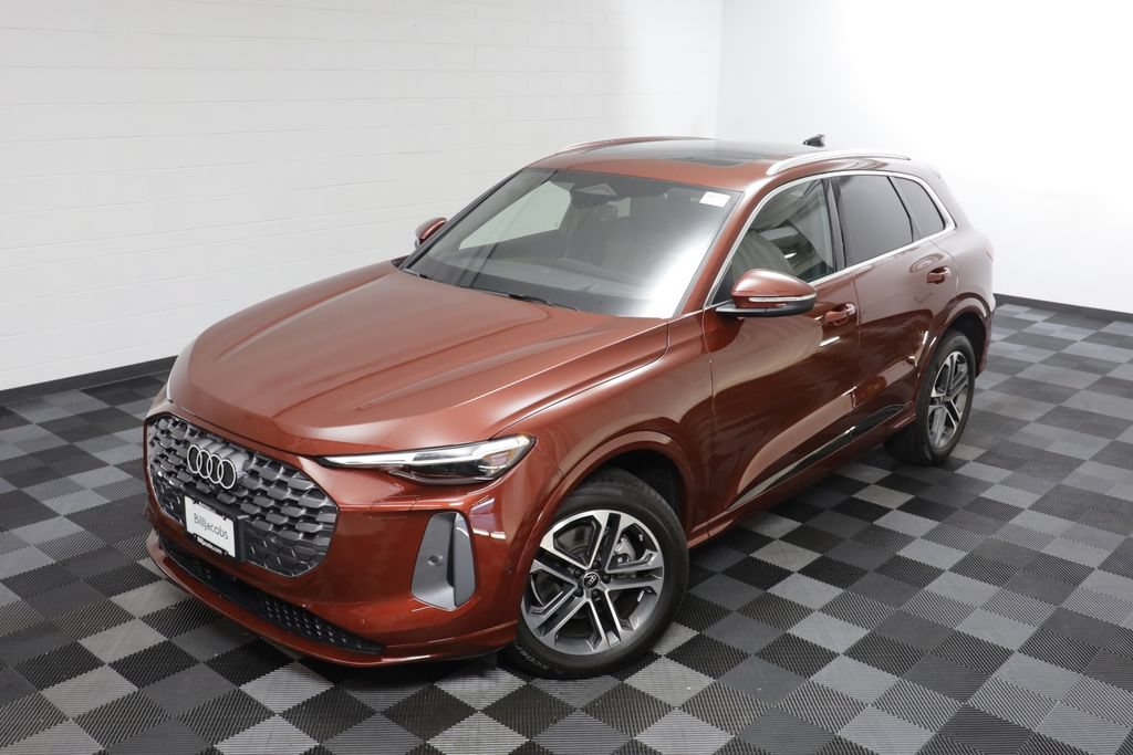 Used 2025 Audi Q5 Premium Plus w/ Premium Plus AWD/4WD image 2