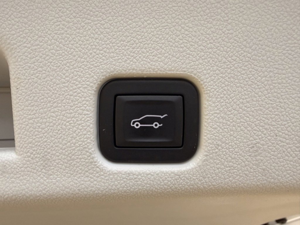 Used 2024 GMC Acadia Denali image 10