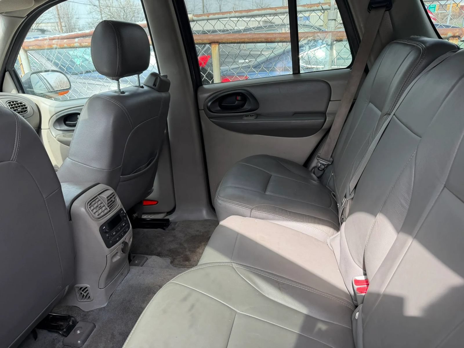 Used 2004 Chevrolet TrailBlazer LT w/ LT Preferred Equipment Group AWD/4WD image 2