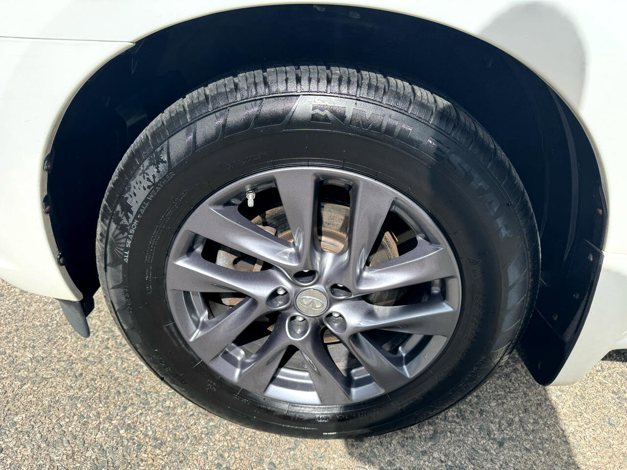 Used 2013 INFINITI JX35 AWD w/ Premium Pkg image 6