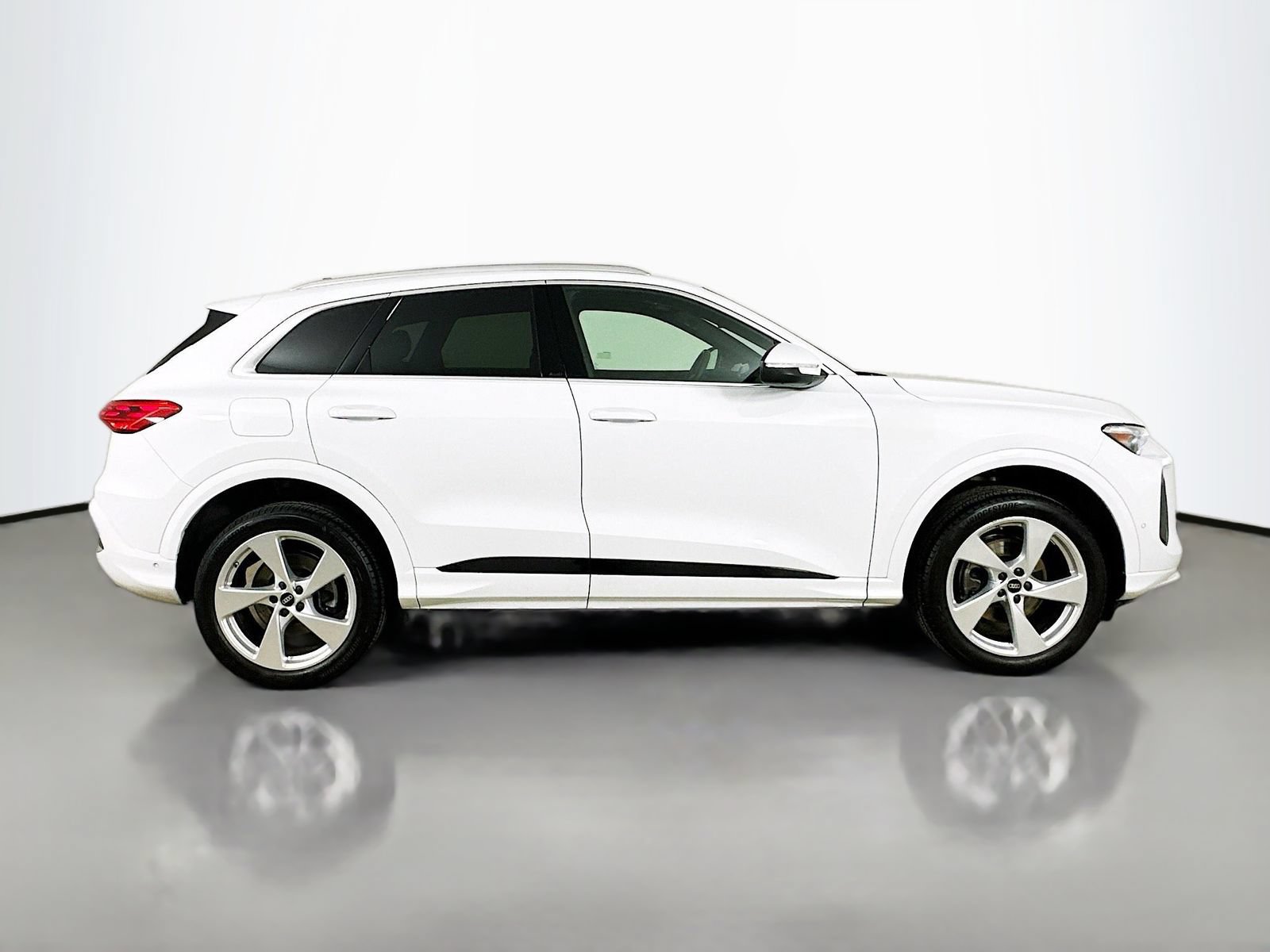 Used 2025 Audi Q5 Premium Plus w/ Premium Plus AWD/4WD image 4