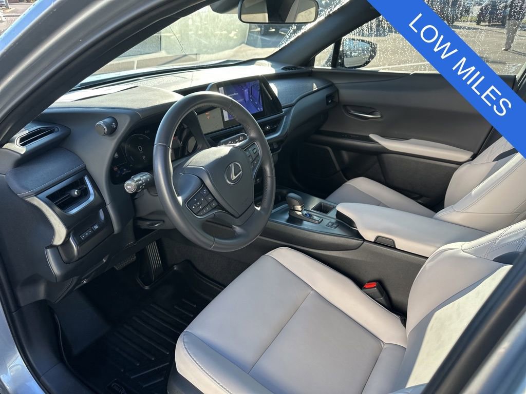 Used 2025 Lexus UX 300h FWD image 14