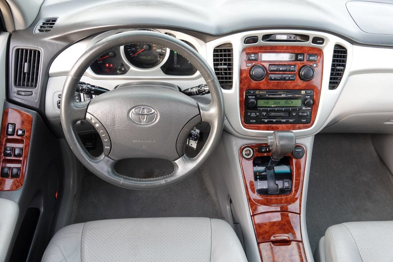 Used 2005 Toyota Highlander Limited AWD/4WD image 3
