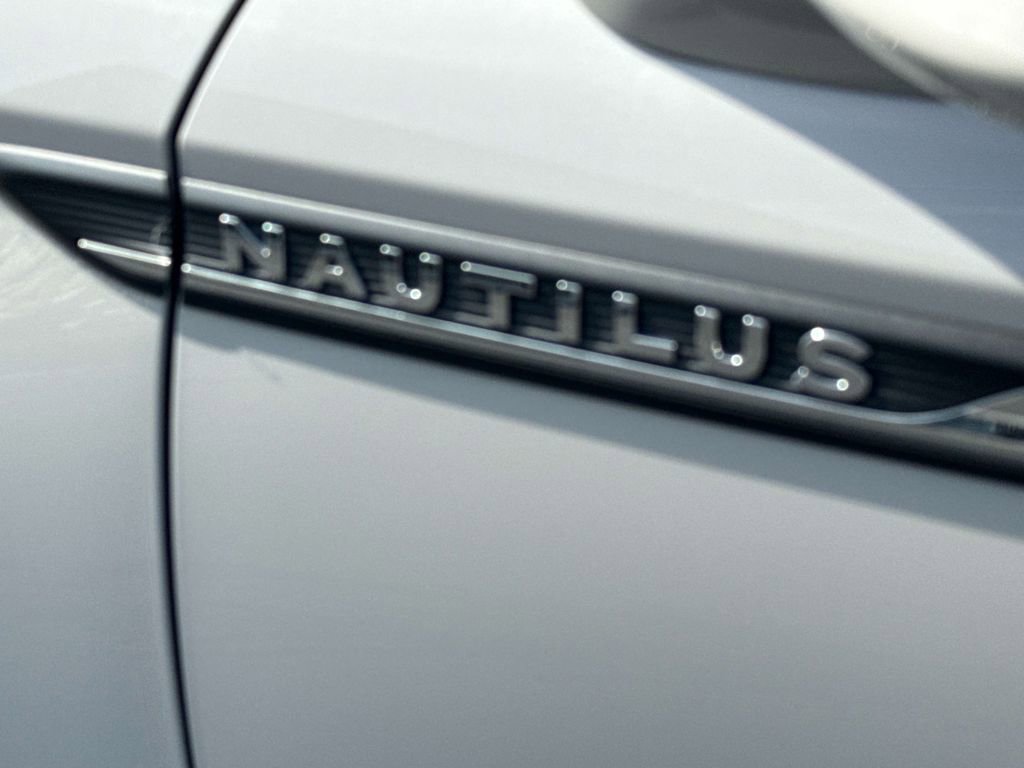 Certified 2023 Lincoln Nautilus Reserve image 6